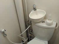 WiCi Mini platzsparende WC mit kleines Handwaschbecken - Herr und Frau L (Frankreich - 60) - 1 auf 3